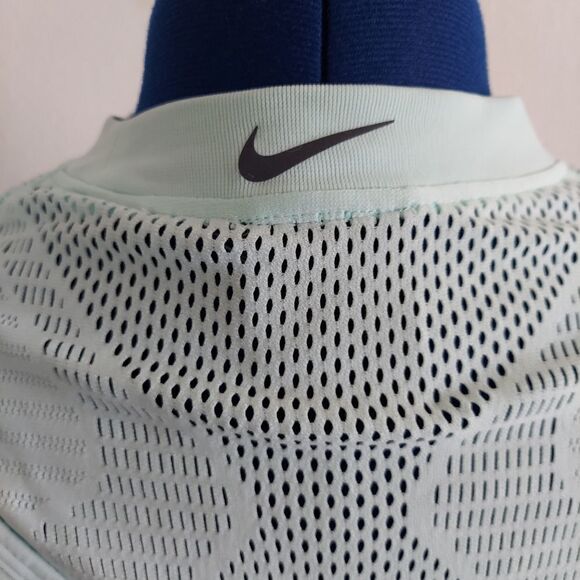 Nike City Ready Slim Fit Seamless Mesh Tank Top Turquoise Small - Picture 5 of 7